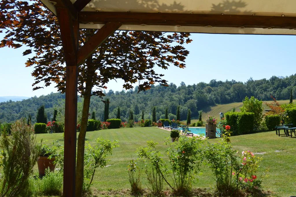zuid-toscane-agriturismo-calia-appartement-montefiori-tuin-uitzicht-05-casamia