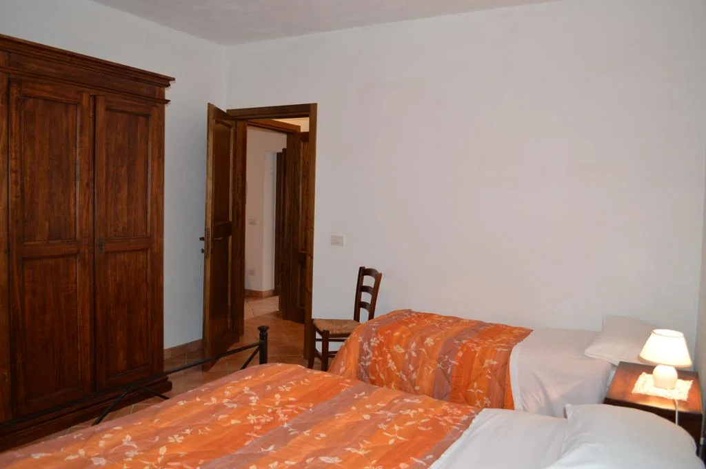 zuid-toscane-agriturismo-tra-le-vigne-appartement-leccino-slaapkamer-10-casamia
