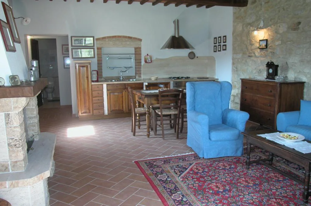 zuid-toscane-casa-la-medina-appartement-dante-keuken-woonkamer-13-casamia