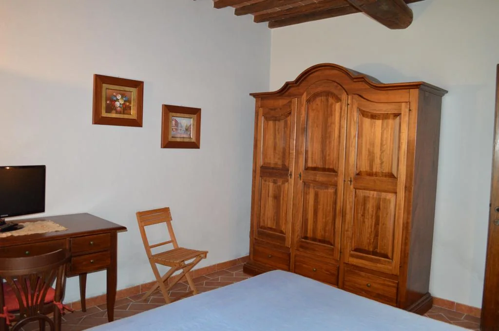 zuid-toscane-casa-la-medina-appartement-dante-slaapkamer-kast-18-casamia