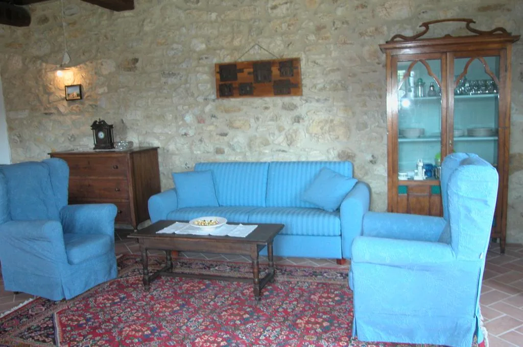 zuid-toscane-casa-la-medina-appartement-dante-woonkamer-14-casamia