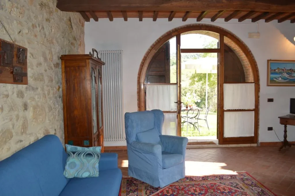 Zuid toscane casa la medina appartement dante woonkamer tuin
