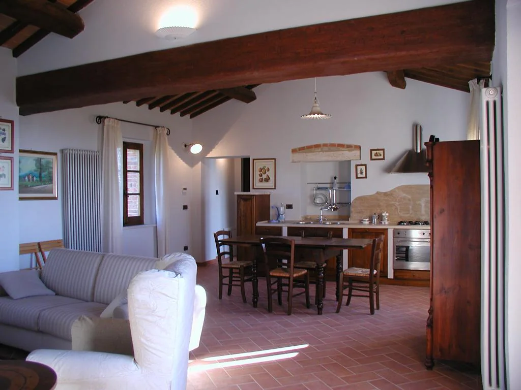 zuid-toscane-casa-la-medina-appartement-giotto-keuken-woonkamer-06-casamia