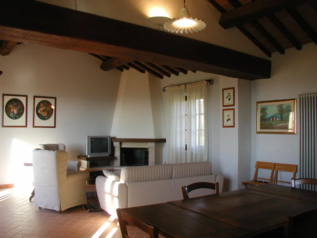 zuid-toscane-casa-la-medina-appartement-giotto-woonkamer-07-casamia