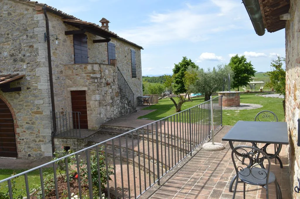 zuid-toscane-casa-la-medina-appartement-pontevecchio-balkon-terras-11-casamia