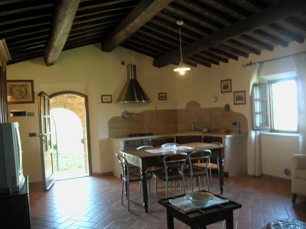zuid-toscane-casa-la-medina-appartement-pontevecchio-keuken-eethoek-07-casamia
