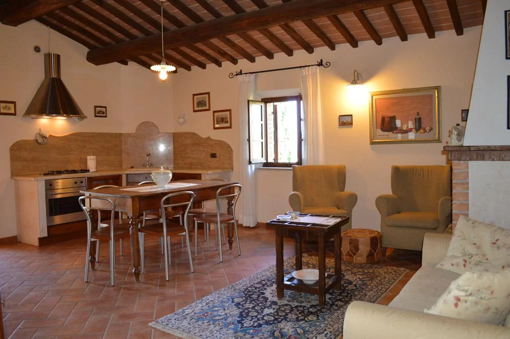 zuid-toscane-casa-la-medina-appartement-pontevecchio-keuken-woonkamer-09-casamia