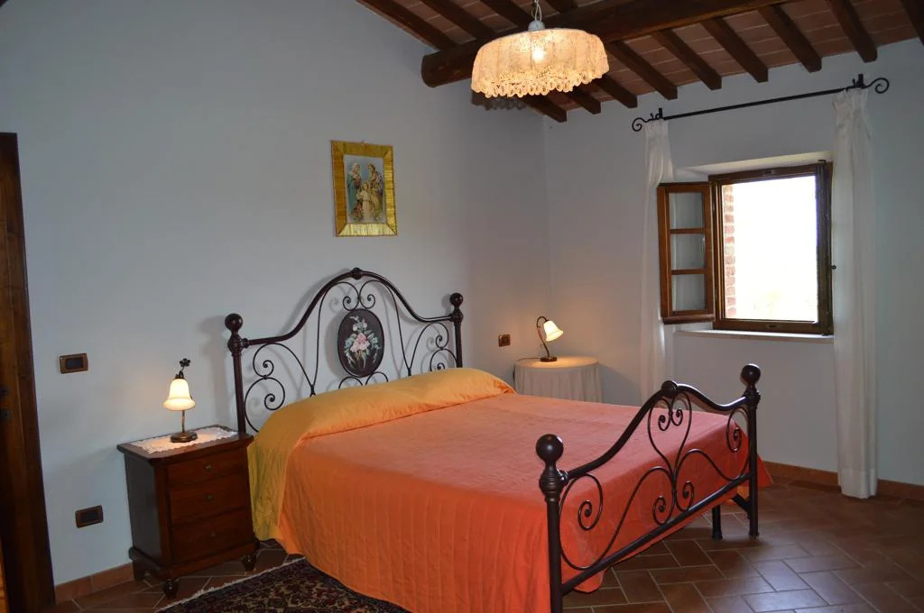 zuid-toscane-casa-la-medina-appartement-pontevecchio-slaapkamer-16-casamia