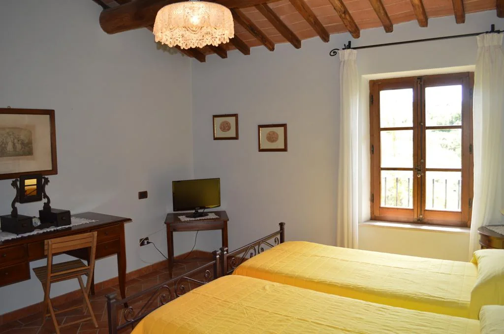 zuid-toscane-casa-la-medina-appartement-pontevecchio-slaapkamer-twee-bedden-14-casamia