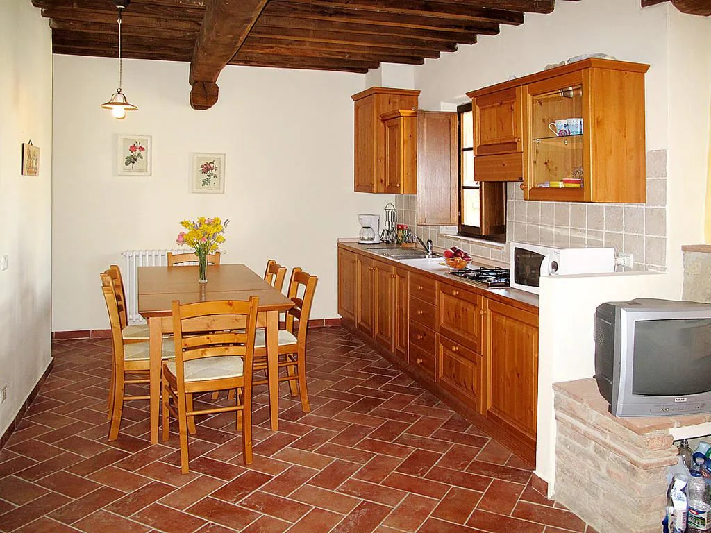 zuid-toscane-casale-dei-monaci-appartement-casa-garbo-keuken-eethoek-11-casamia