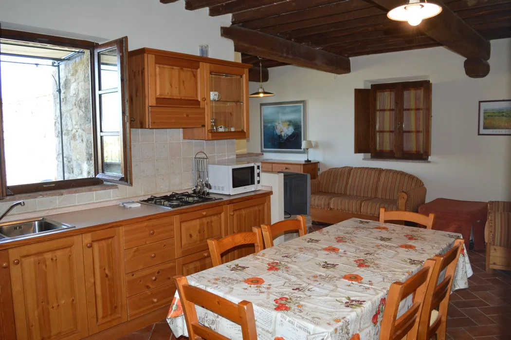 zuid-toscane-casale-dei-monaci-appartement-casa-garbo-keuken-eethoek-13-casamia