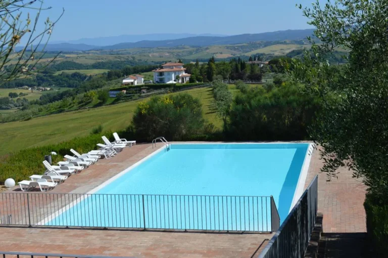 Zuid toscane casale dei monaci zwembad panorama