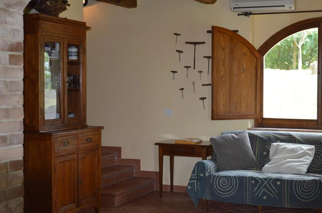 zuid-toscane-villa-la-leonina-villa-woonkamer-07-casamia