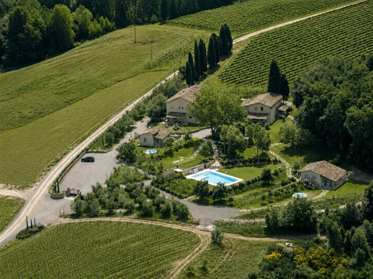 Hartje toscane borgo della meliana luchtfoto van het landgoed met zwembad