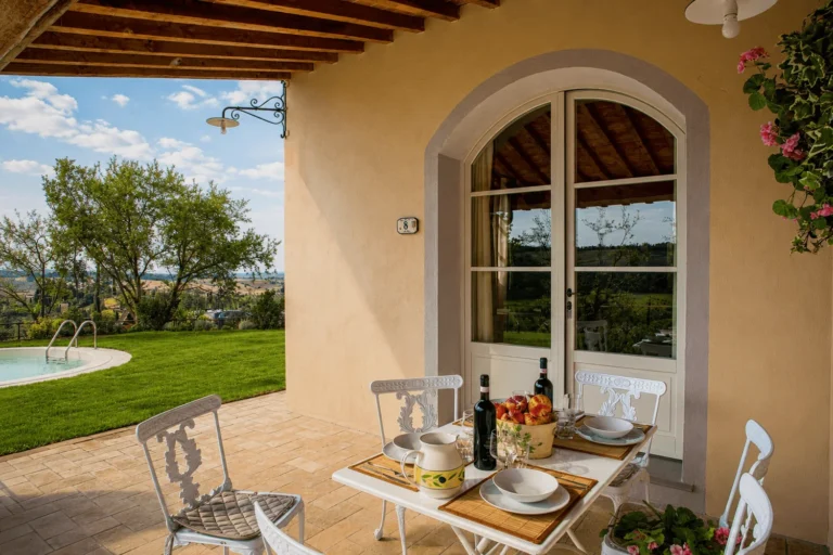 Hartje toscane borgo della meliana overdekt terras met tuin en zitje
