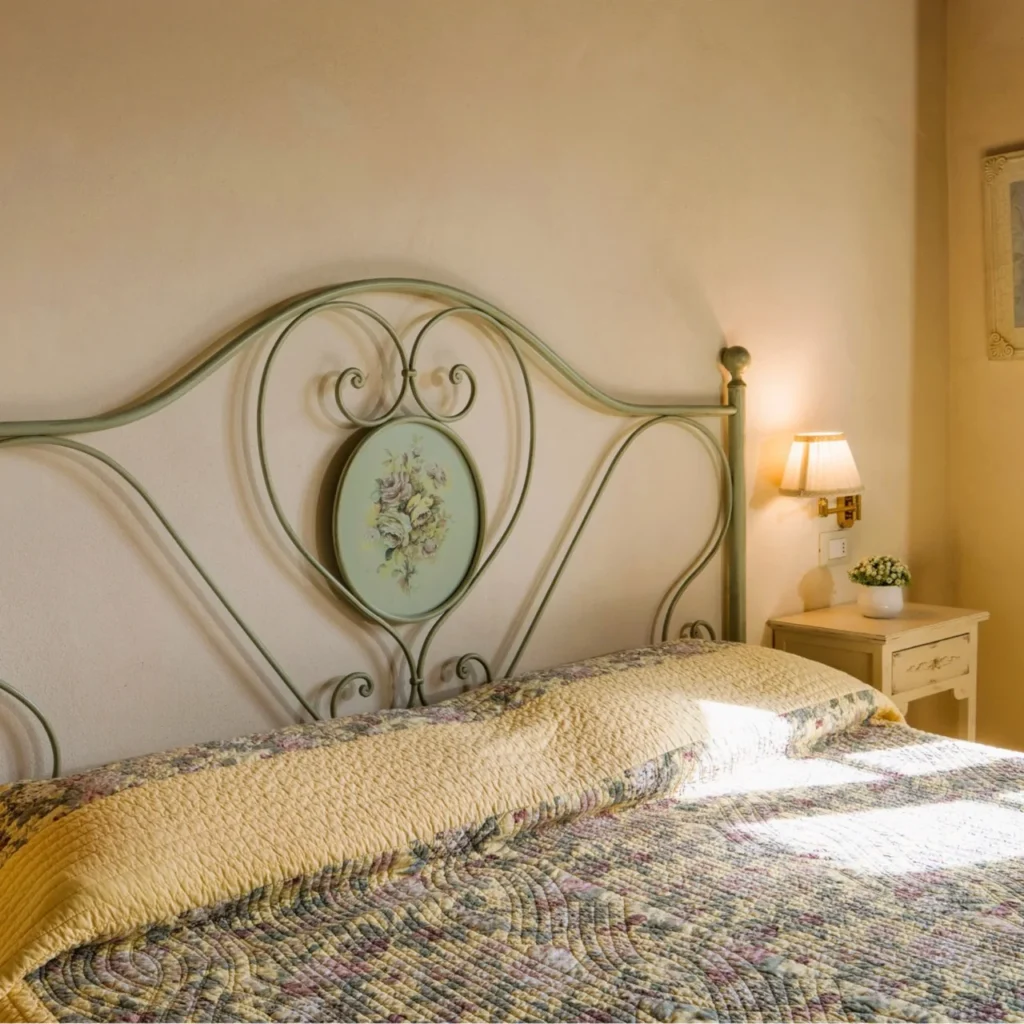 Hartje toscane borgo della meliana tweepersoonsbed met sierlijk hoofdbord