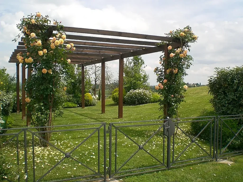 Hartje toscane borgo la meliana tuin pergola rozen