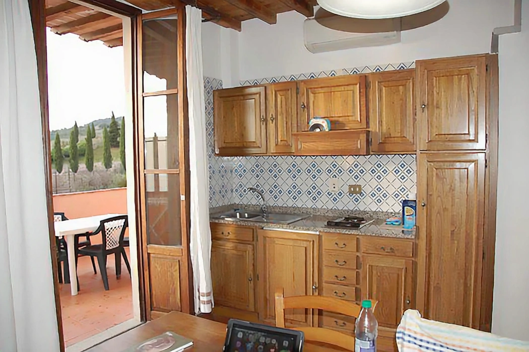 hartje-toscane-fattoria-degli-usignoli-appartement-keuken-met-terras-010-casamia