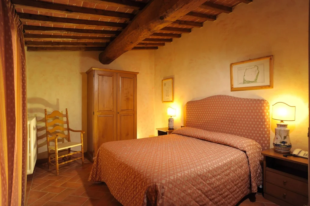 Hartje toscane fattoria degli usignoli appartement slaapkamer met tweepersoonsbed