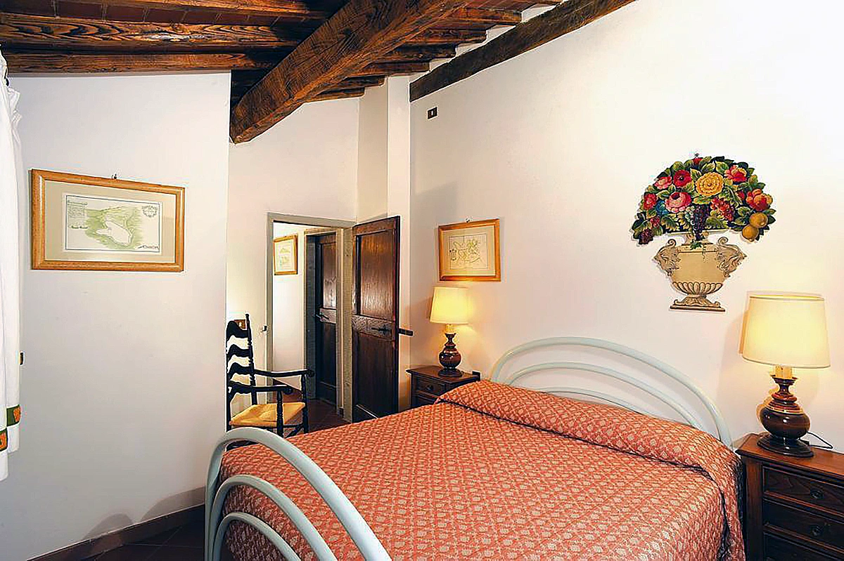 hartje-toscane-fattoria-degli-usignoli-appartement-slaapkamer-tweepersoonsbed-001-casamia