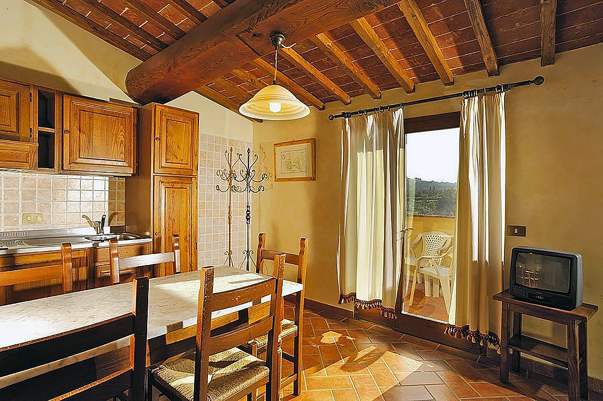 hartje-toscane-fattoria-degli-usignoli-appartement-woonkeuken-met-balkon-002-casamia