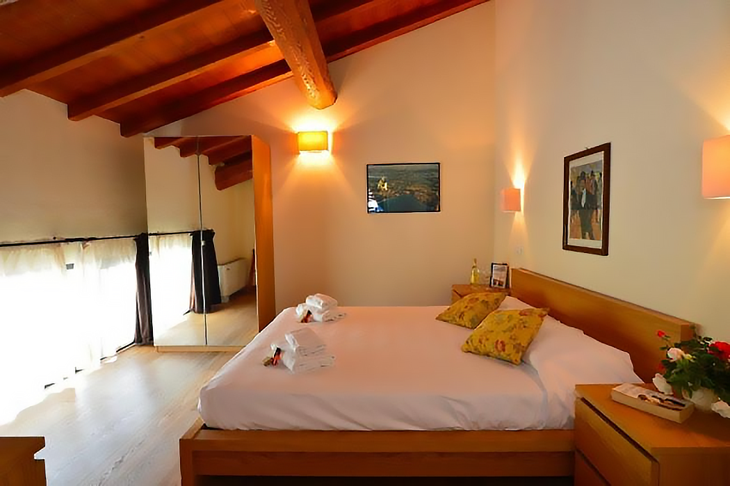 merengebied-corte-paradiso-appartement-bilocale-primo-piano-slaapkamer-met-tweepersoonsbed-010-casamia