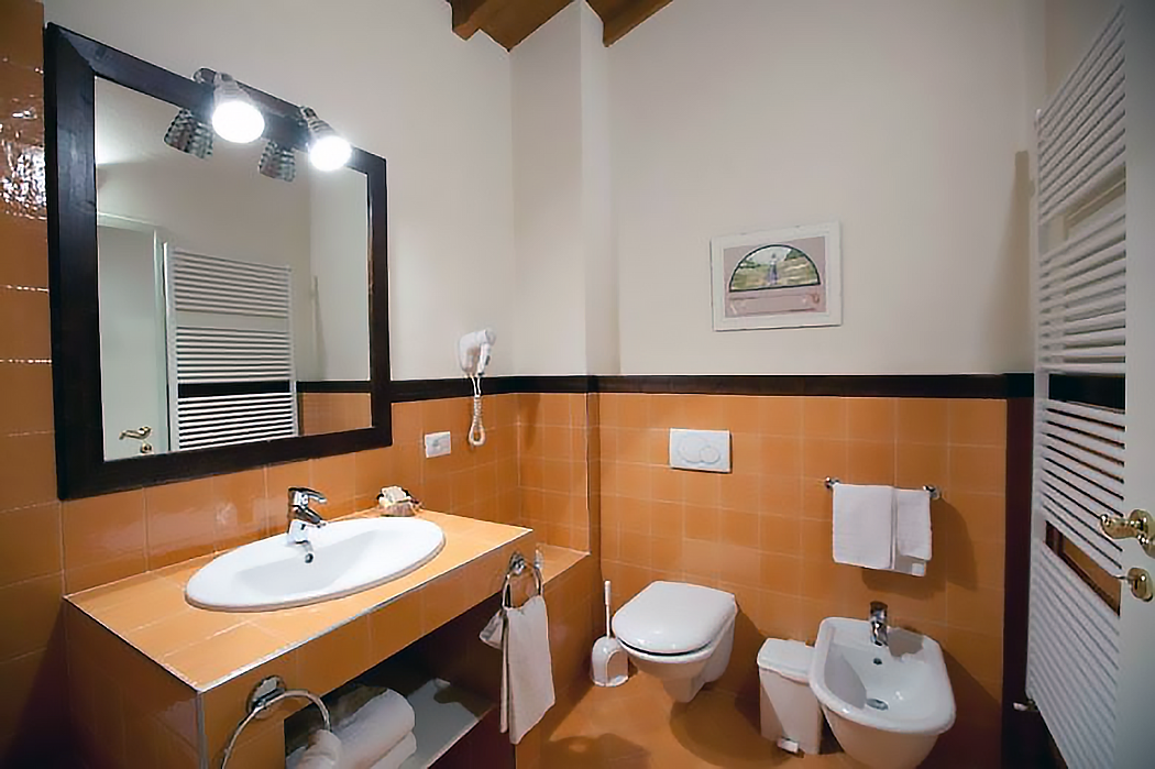 merengebied-corte-paradiso-appartement-quadrilocale-piano-terra-badkamer-met-wastafel-en-bidet-036-casamia