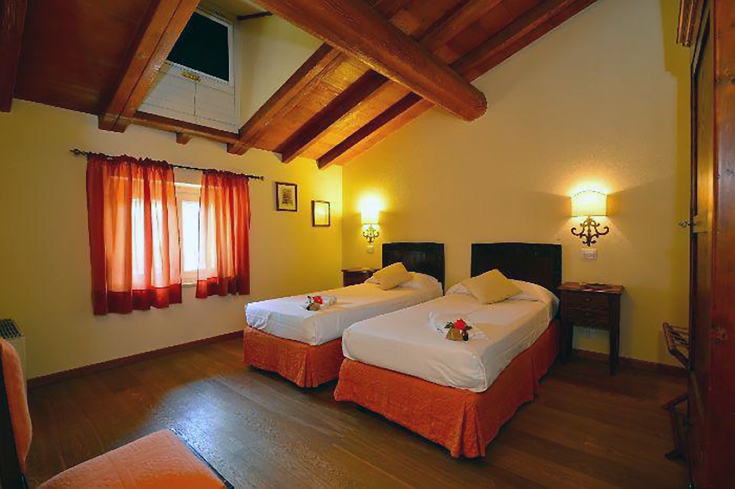merengebied-corte-paradiso-appartement-quadrilocale-primo-piano-slaapkamer-met-twee-eenpersoonsbedden-032-casamia