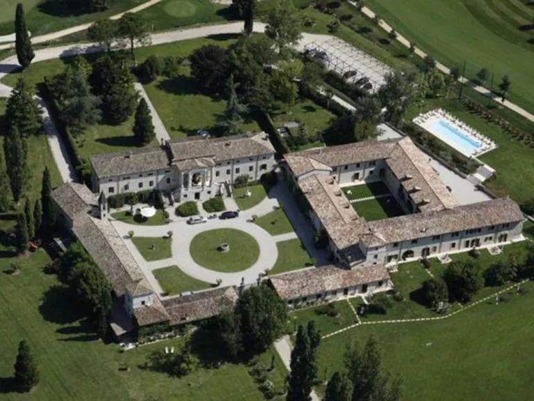 Merengebied corte paradiso oude site luchtfoto landgoed en binnenplaats