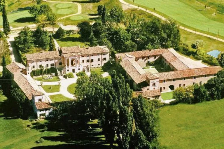 Merengebied corte paradiso oude site luchtfoto villa en appartementen