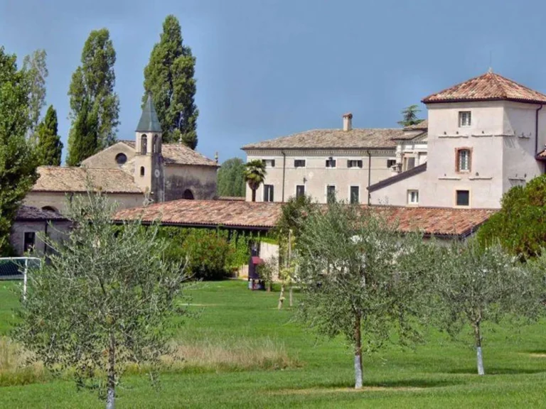 Merengebied corte paradiso oude site villa en olijfgaard