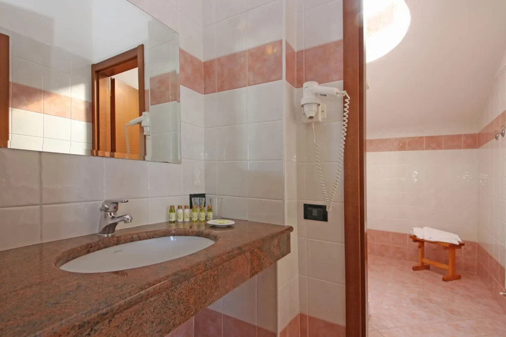 Merengebied san rocco relais suites met kitchenette badkamer