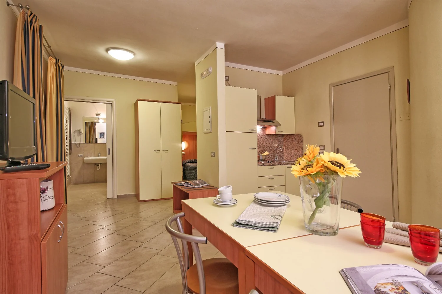 merengebied-san-rocco-relais-suites-met-kitchenette-keuken-eettafel-29-casamia