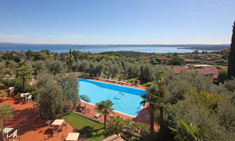 Merengebied san rocco relais zwembad uitzicht gardameer