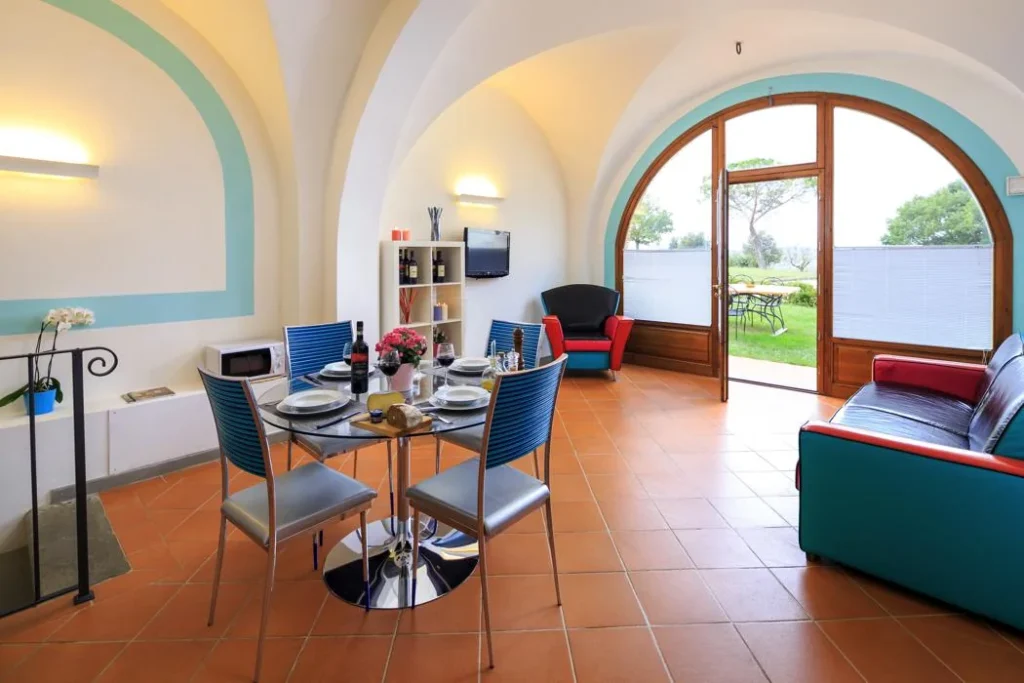 Noord toscane agriturismo streda appartement clarinetto woonkeuken met boog