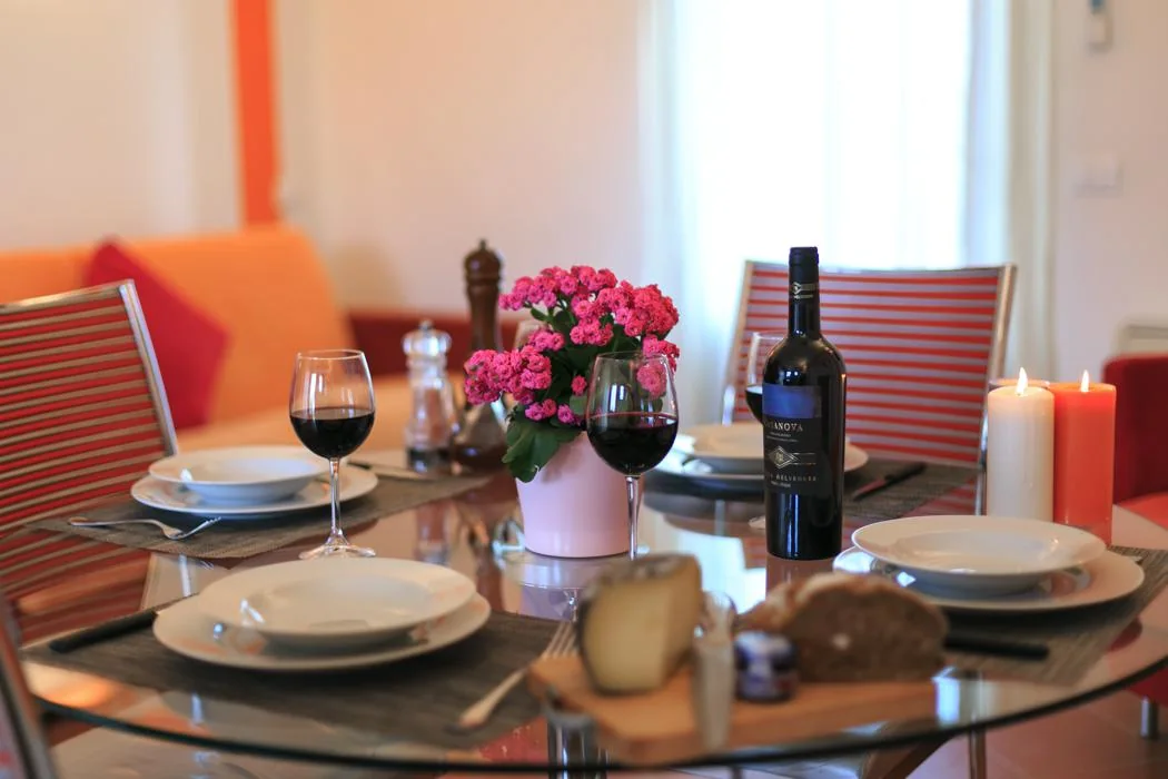 noord-toscane-agriturismo-streda-appartement-orchestra-eettafel-met-wijn-089-casamia
