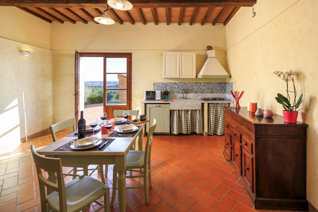 noord-toscane-agriturismo-streda-appartement-sangiovese-keuken-met-eettafel-110-casamia