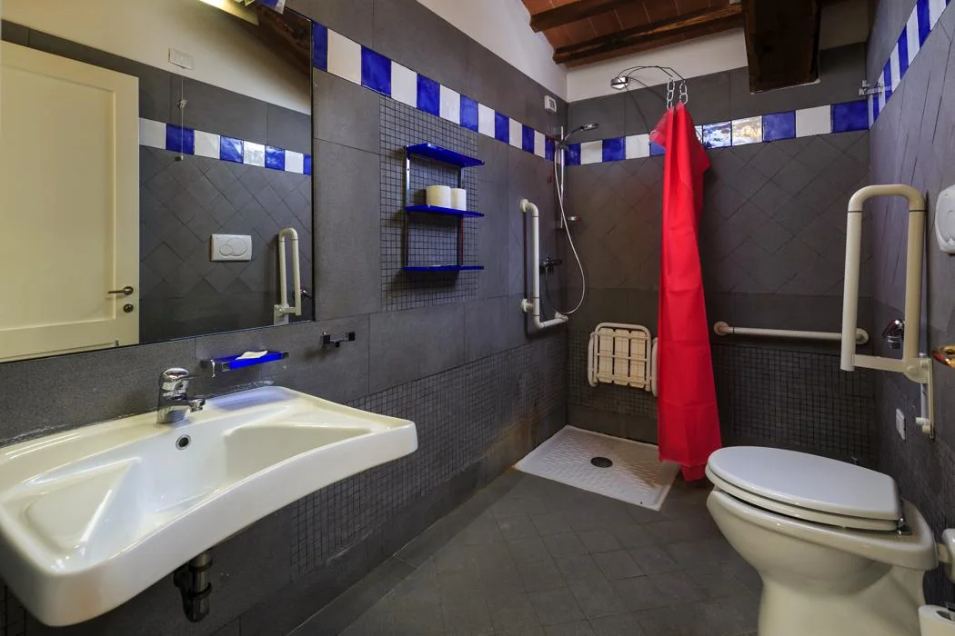 noord-toscane-agriturismo-streda-appartement-sassofono-badkamer-095-casamia