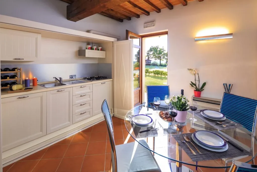 Noord toscane agriturismo streda appartement sassofono keuken met eettafel
