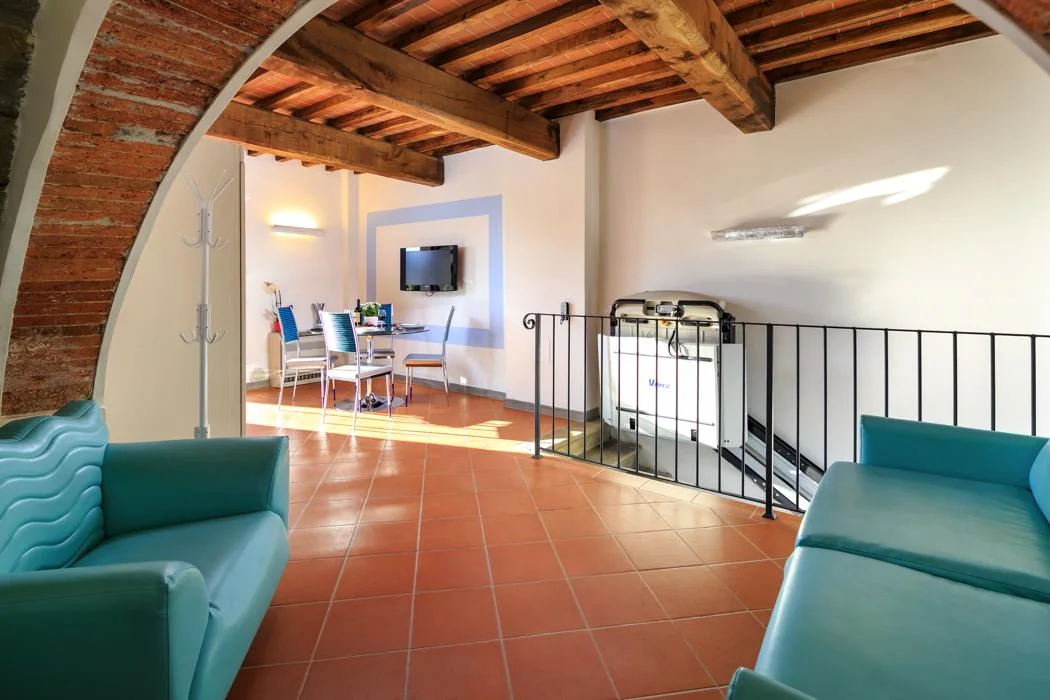 noord-toscane-agriturismo-streda-appartement-sassofono-overloop-en-woonkamer-093-casamia