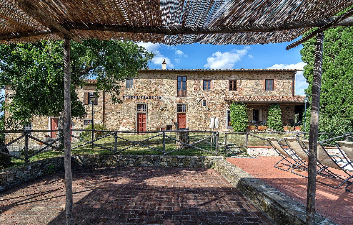 noord-toscane-tenuta-san-vito-frantoio-terras-pergola-07-casamia