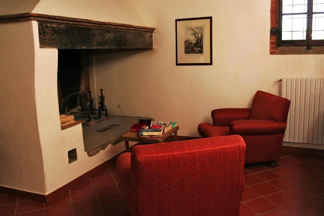 noord-toscane-tenuta-san-vito-frantoio-woonkamer-open-haard-147-casamia