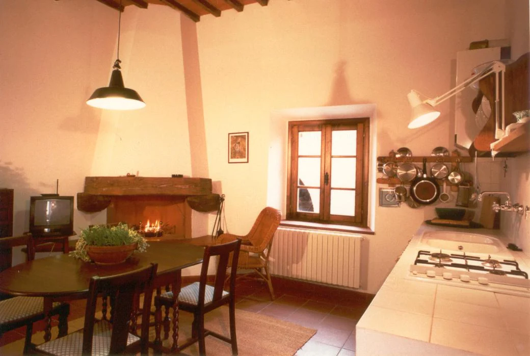 noord-toscane-tenuta-san-vito-la-querce-woonkamer-keuken-111-casamia