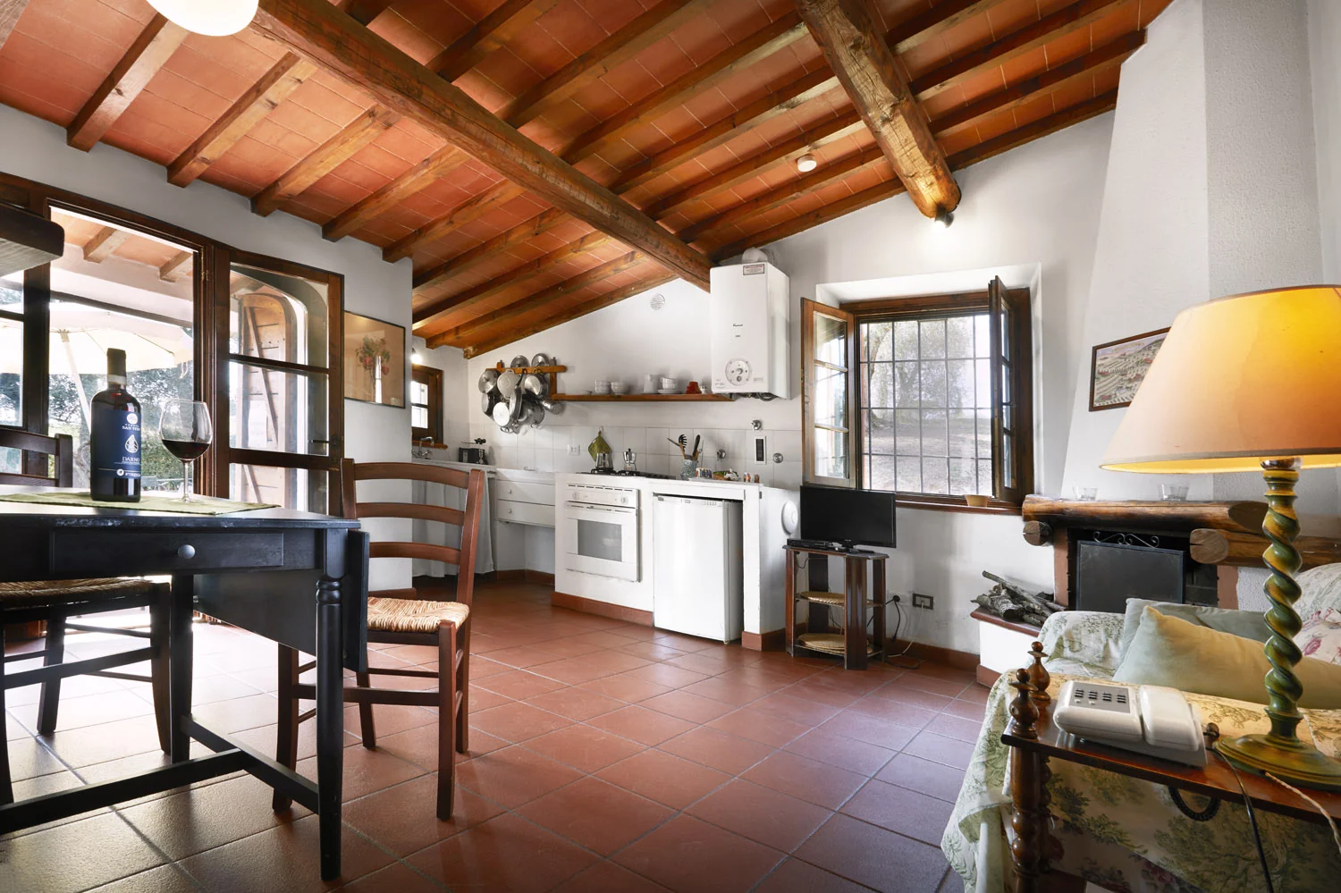 noord-toscane-tenuta-san-vito-la-rosa-woonkamer-keuken-35-casamia