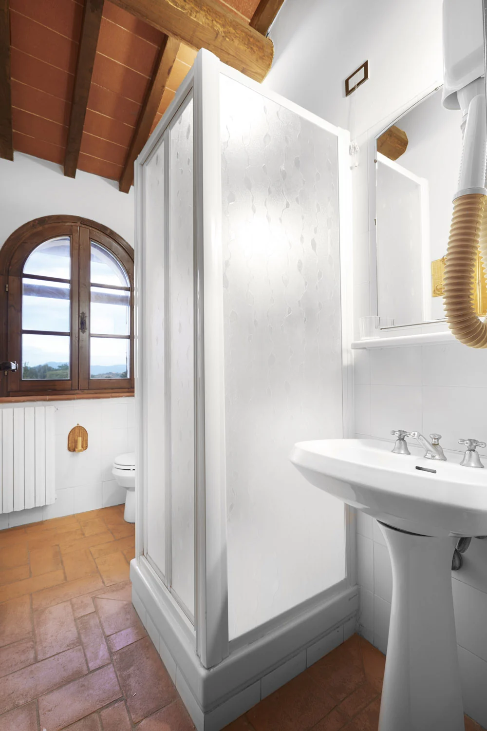 noord-toscane-tenuta-san-vito-le-righe-badkamer-30-casamia