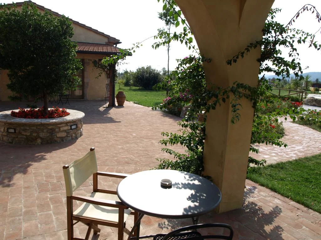 toscaanse-kust-agriturismo-del-re-binnenhof-terras-15-casamia