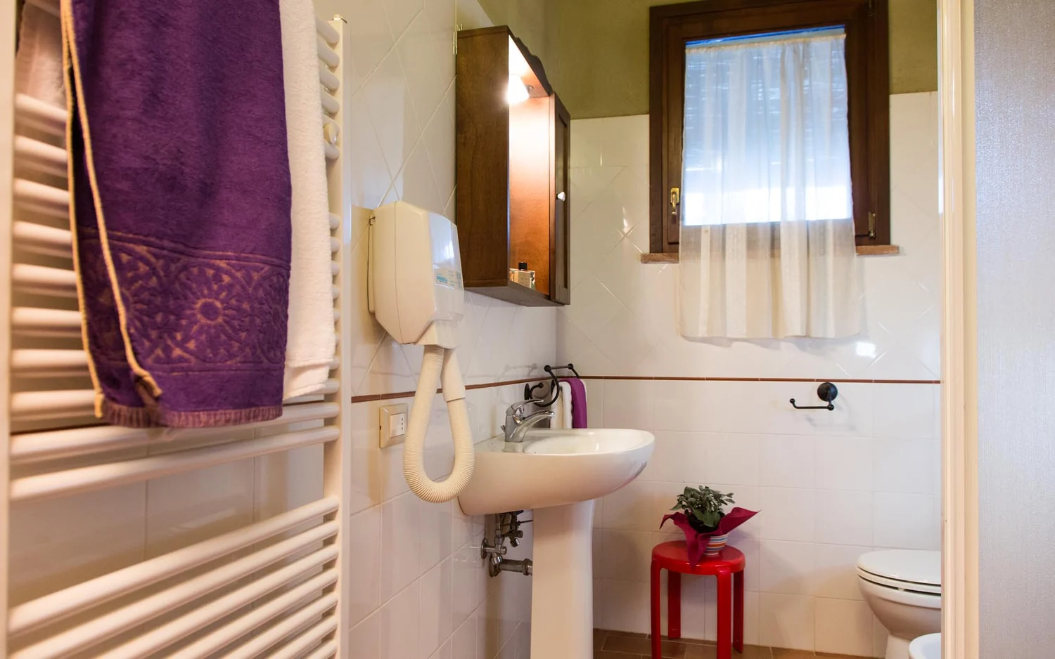 toscaanse-kust-agriturismo-il-frutteto-albicocca-badkamer-006-casamia