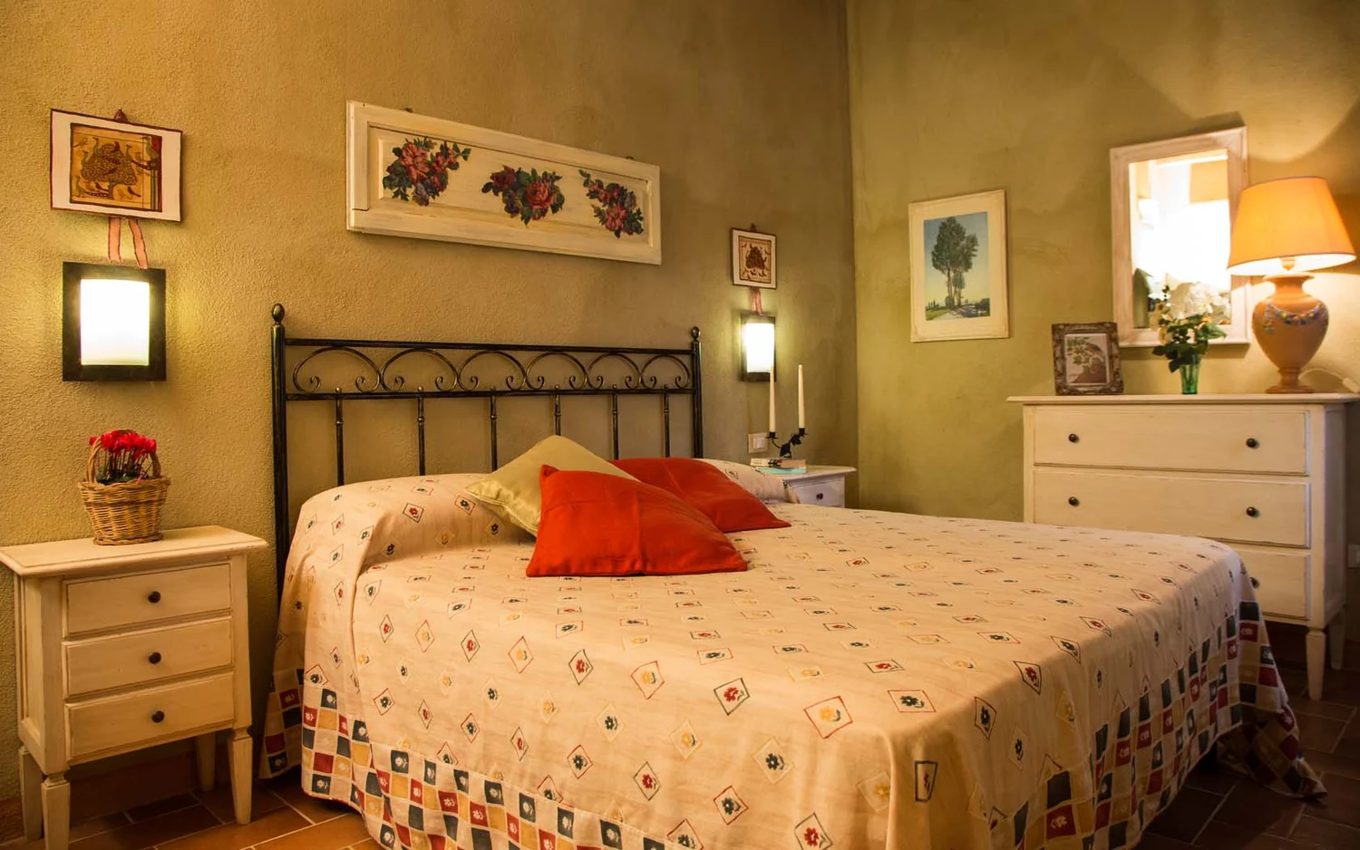 toscaanse-kust-agriturismo-il-frutteto-albicocca-slaapkamer-overzicht-010-casamia