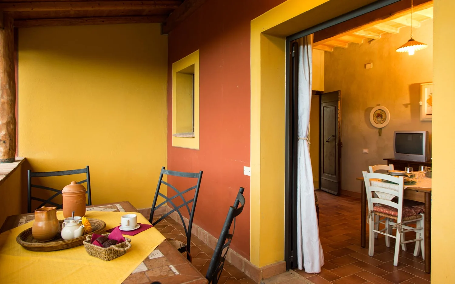 toscaanse-kust-agriturismo-il-frutteto-albicocca-terras-ingang-001-casamia