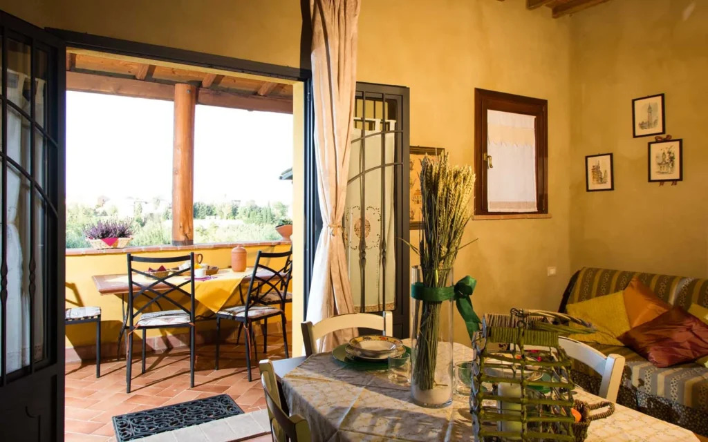 toscaanse-kust-agriturismo-il-frutteto-albicocca-woonkamer-terras-002-casamia
